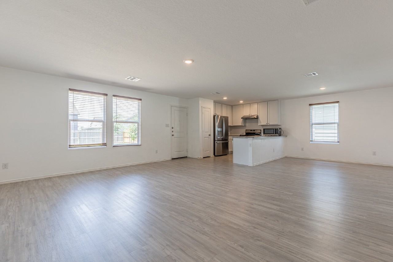 4310 Fluvial Cir - Photo 5 of 36