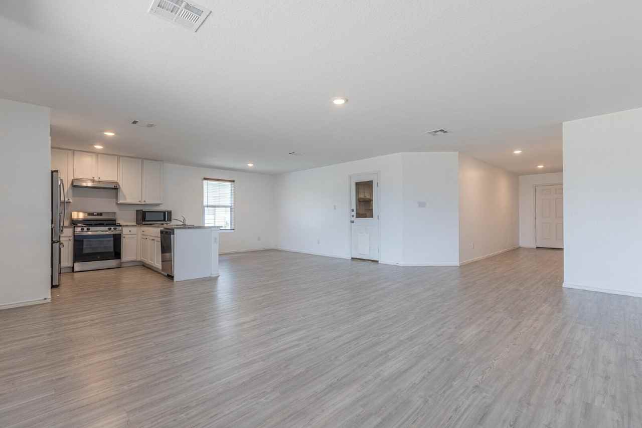 4310 Fluvial Cir - Photo 6 of 36