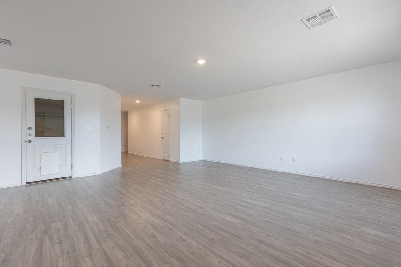 4310 Fluvial Cir - Photo 7 of 36