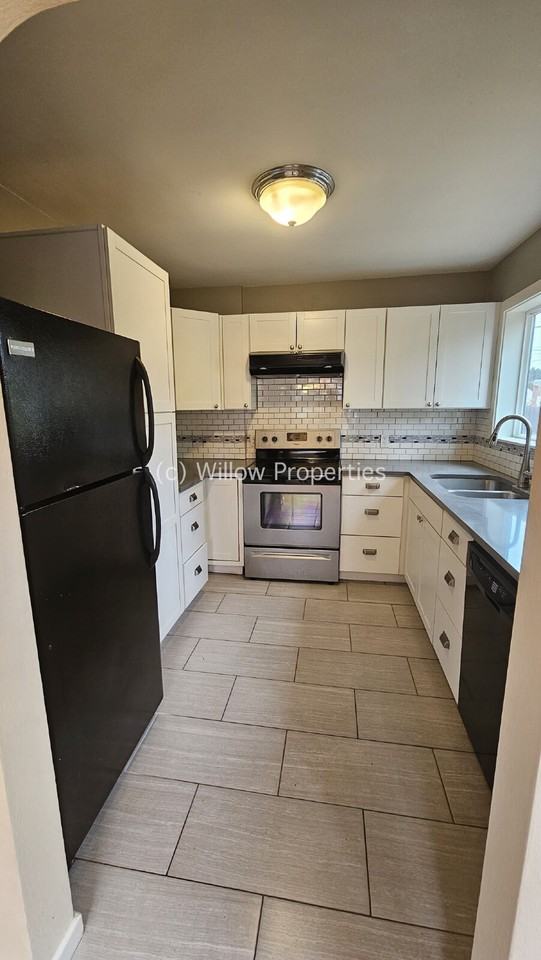 353 Eldorado Ave - Photo 4 of 14
