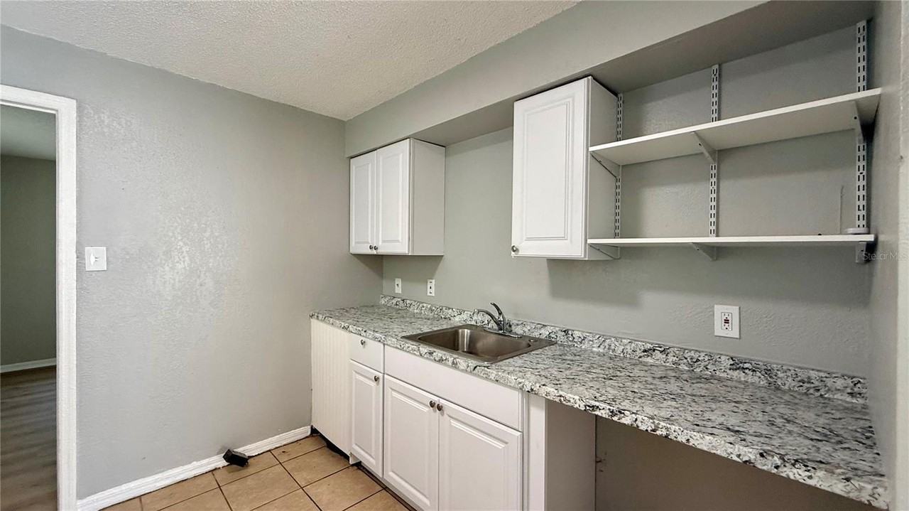 205 Mill St - Photo 4 of 13