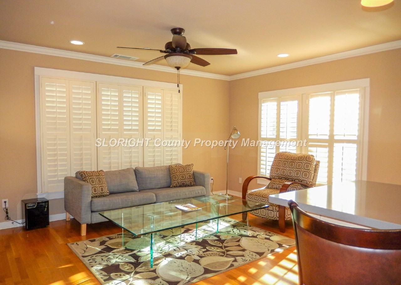 586 Pacific St - Photo 3 of 14