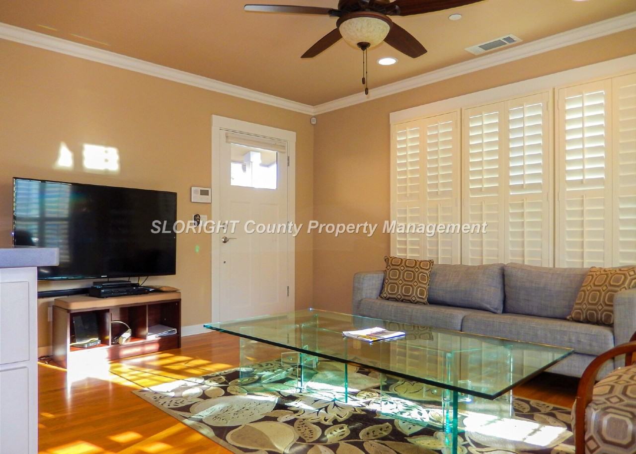 586 Pacific St - Photo 4 of 14