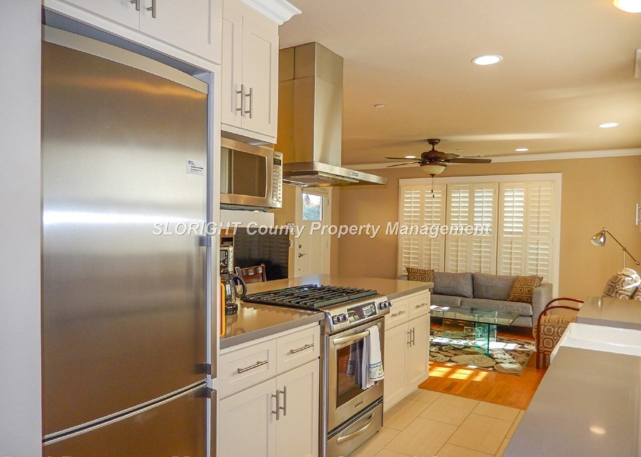 586 Pacific St - Photo 6 of 14