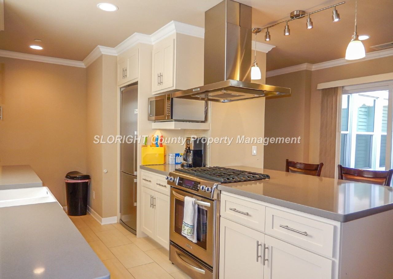 586 Pacific St - Photo 7 of 14