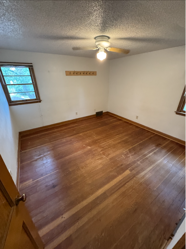 408 3rd Ave Ne #2 - Photo 2 of 5