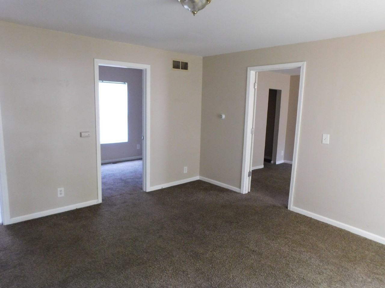 1116 Hancock St - Photo 2 of 8
