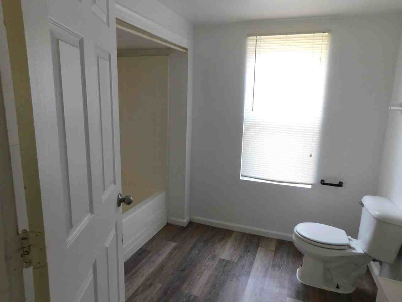 1116 Hancock St - Photo 5 of 8