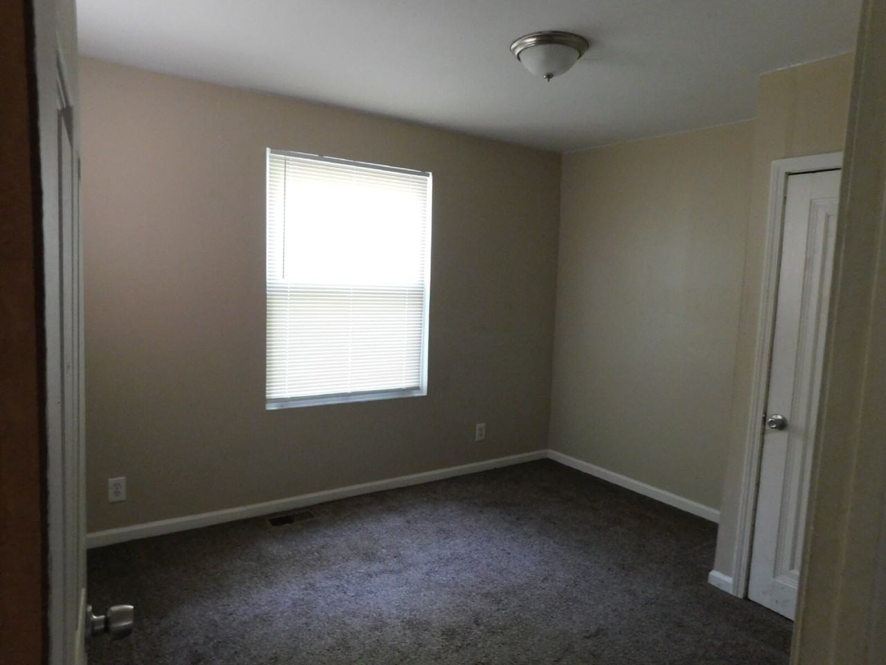 1116 Hancock St - Photo 6 of 8