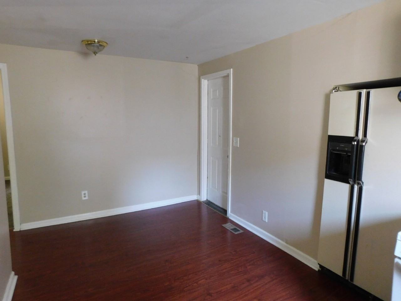 1116 Hancock St - Photo 7 of 8