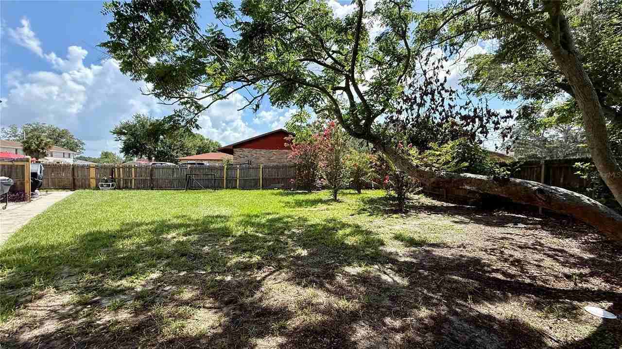202 Century Blvd - Photo 3 of 11