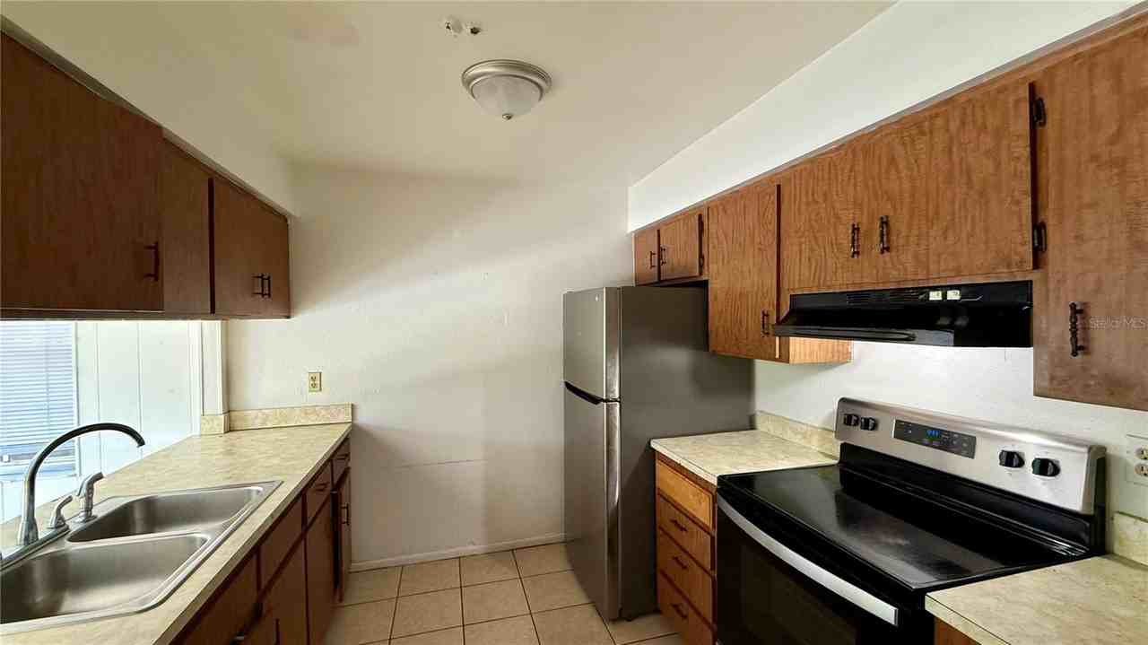 202 Century Blvd - Photo 4 of 11