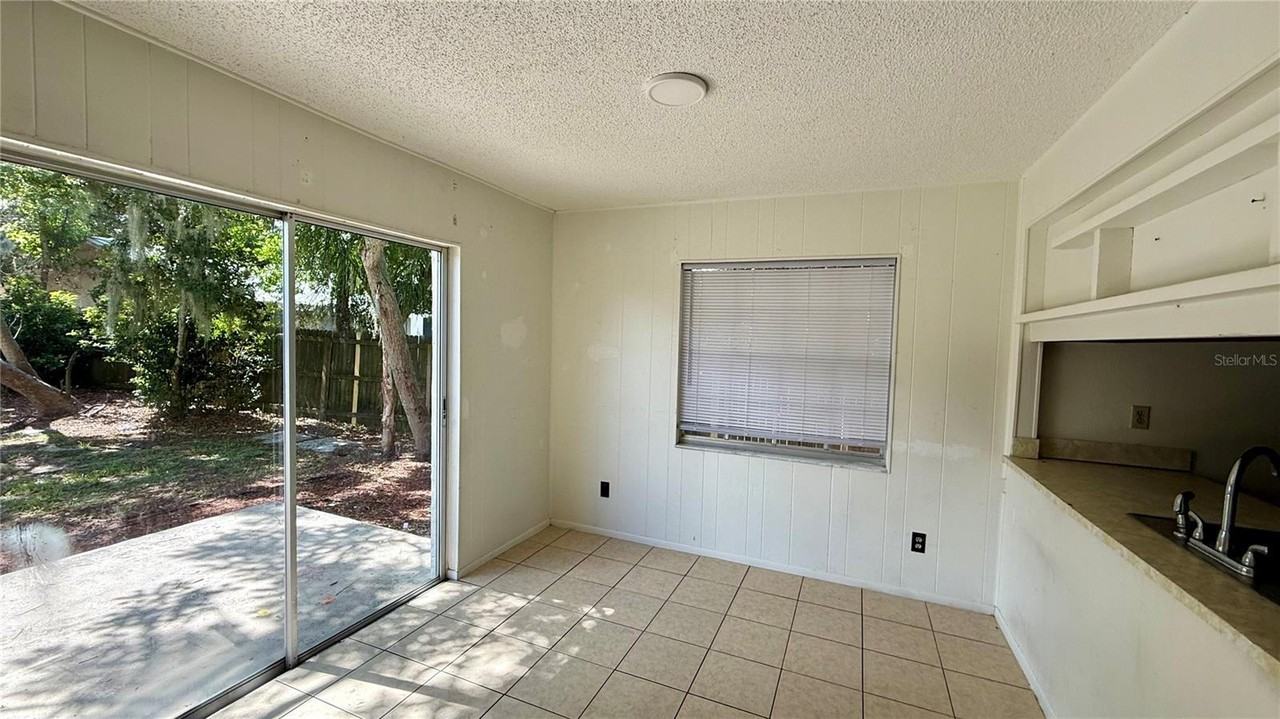 202 Century Blvd - Photo 5 of 11