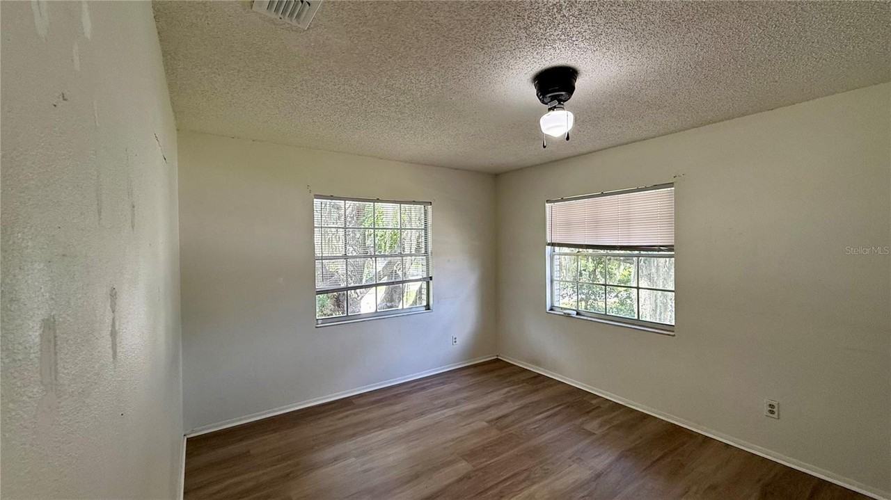 202 Century Blvd - Photo 6 of 11