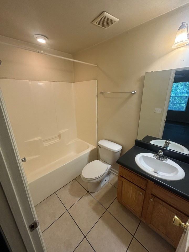 1552 Devoe St - Photo 4 of 19