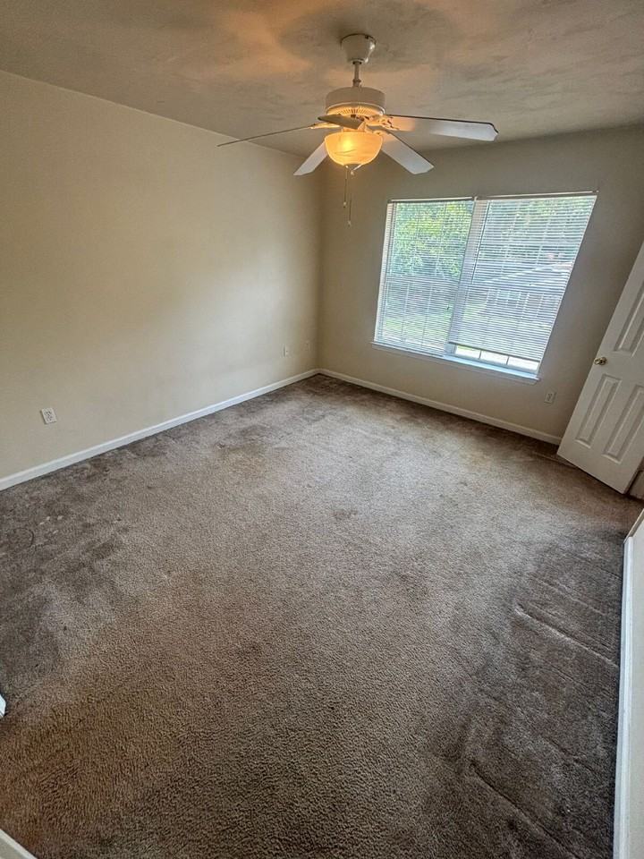 1552 Devoe St - Photo 5 of 19