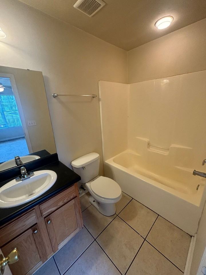 1552 Devoe St - Photo 7 of 19