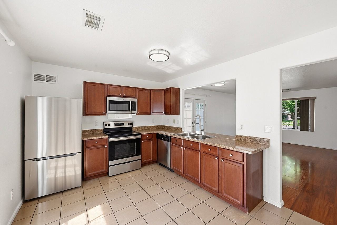 4405 Argonne St - Photo 7 of 32