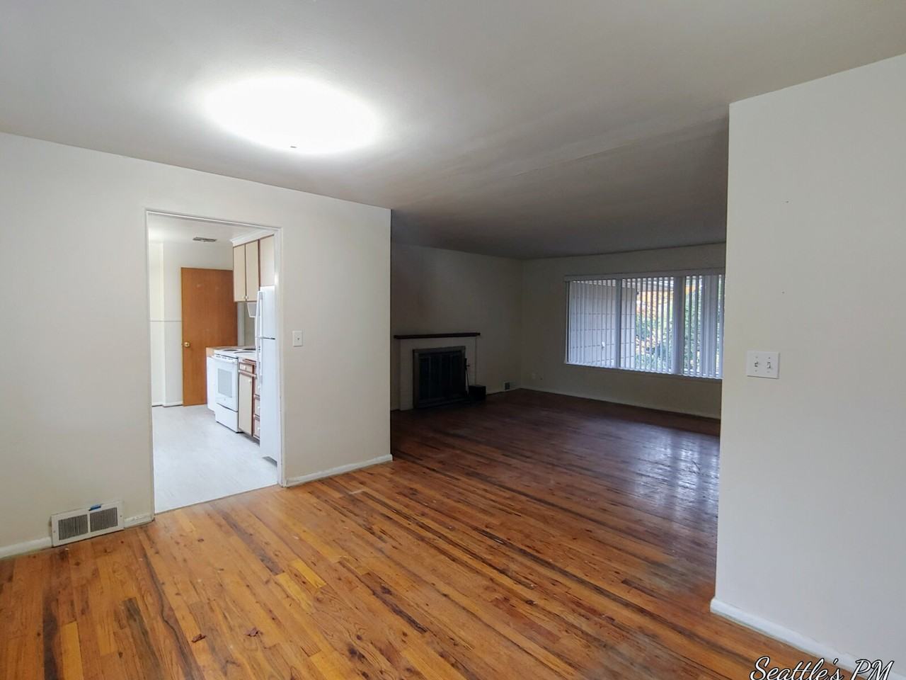 14015 37th Ave Ne - Photo 2 of 17