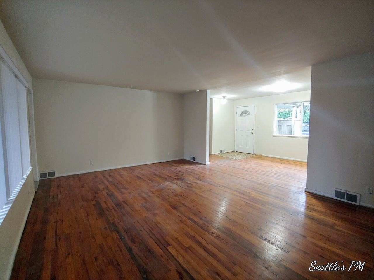 14015 37th Ave Ne - Photo 5 of 17