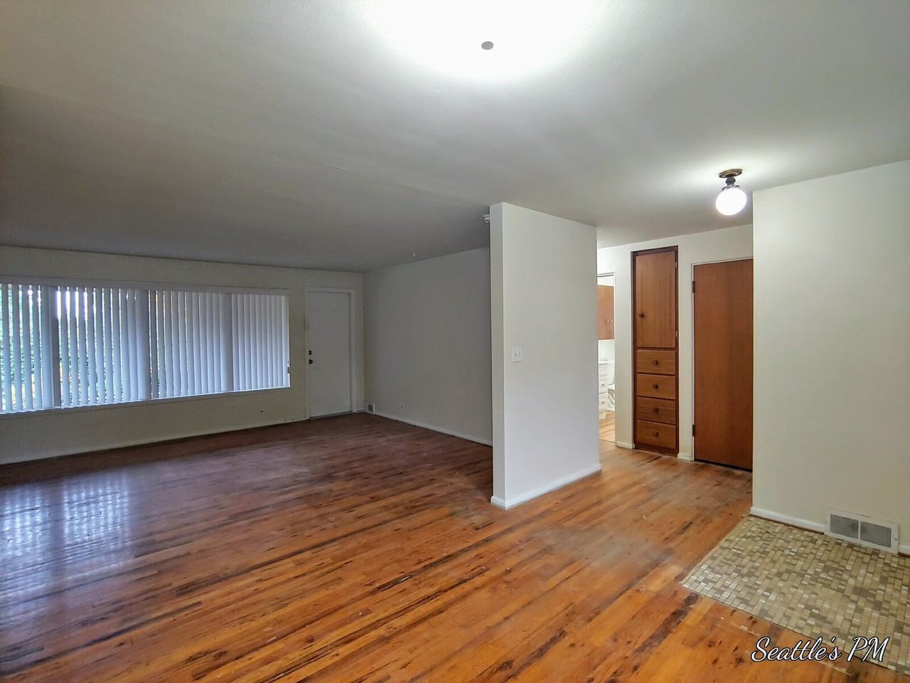 14015 37th Ave Ne - Photo 6 of 17