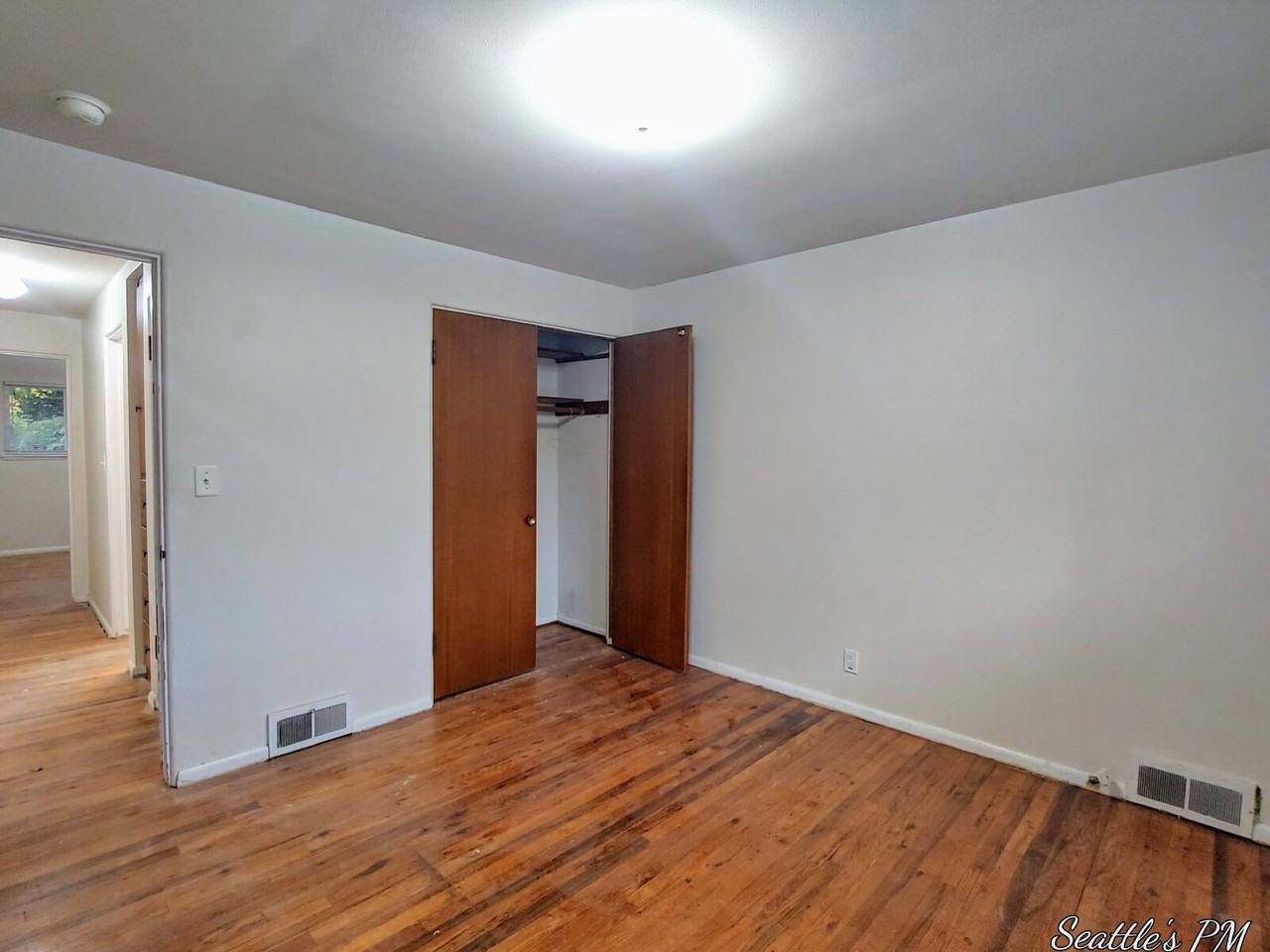 14015 37th Ave Ne - Photo 7 of 17