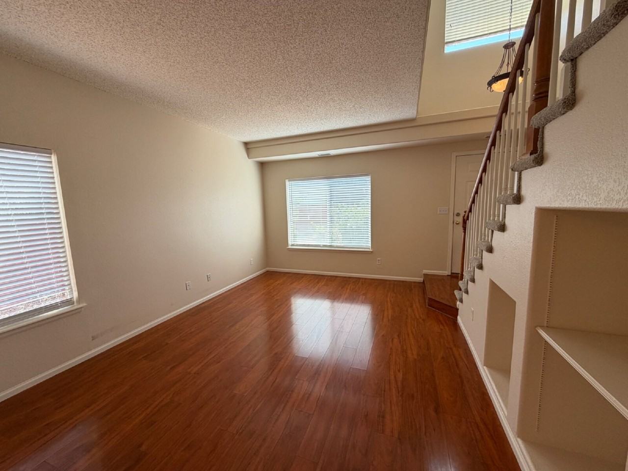 4054 Perth St - Photo 2 of 14