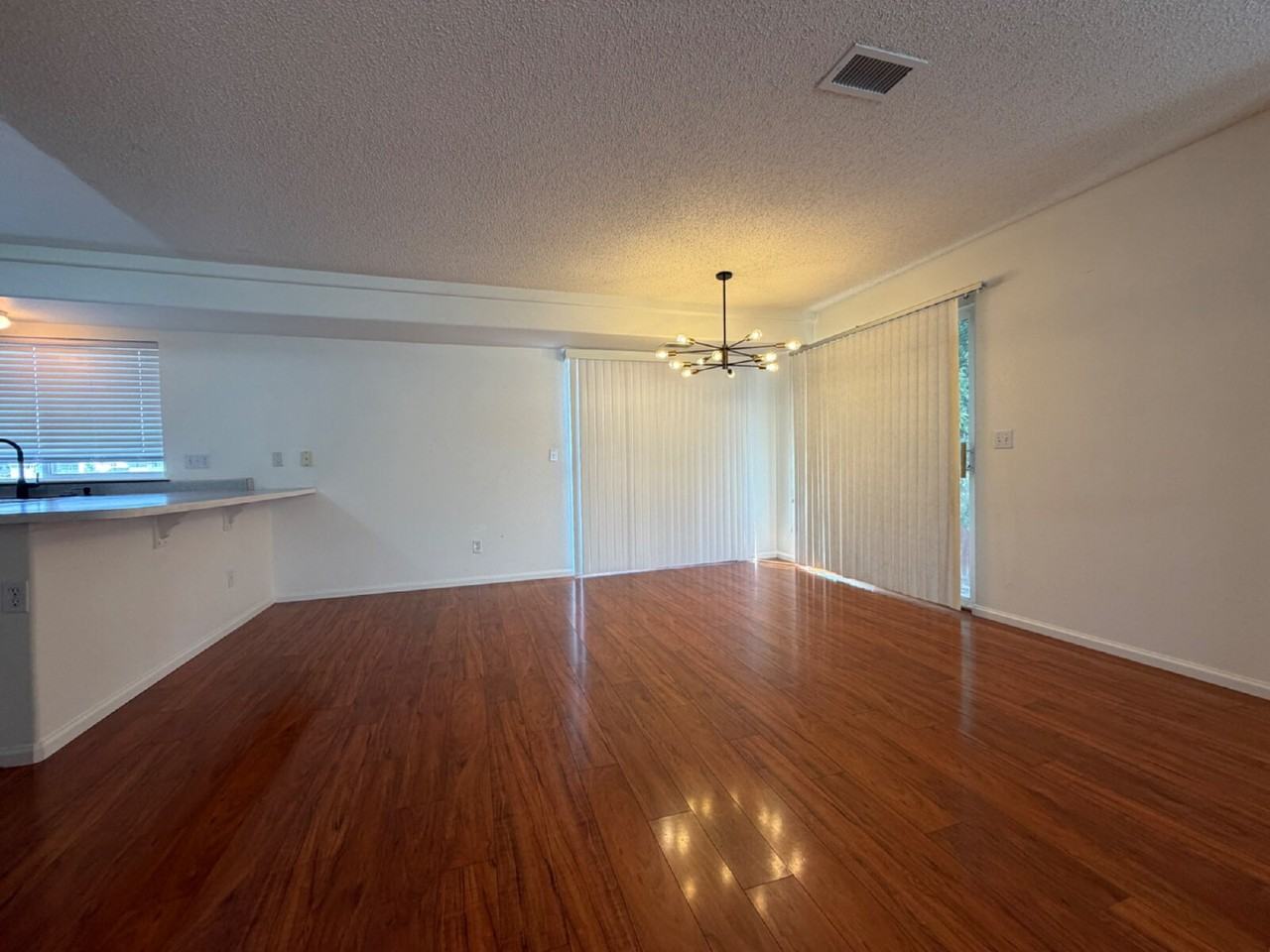 4054 Perth St - Photo 4 of 14