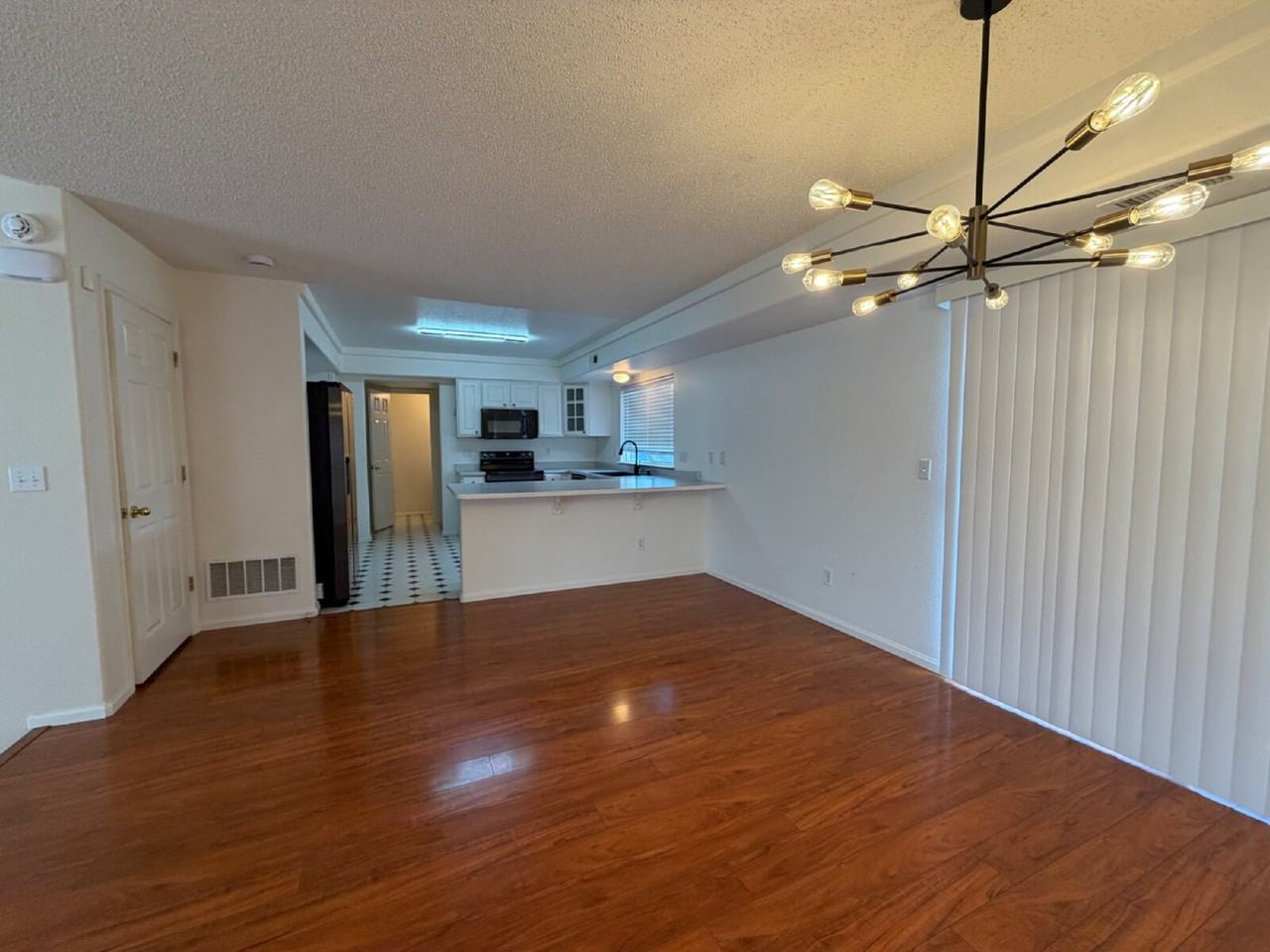4054 Perth St - Photo 5 of 14