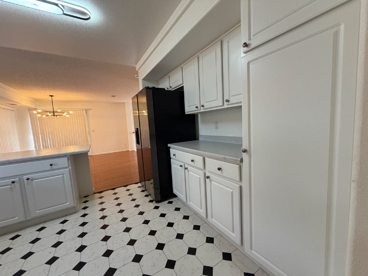 4054 Perth St - Photo 6 of 14