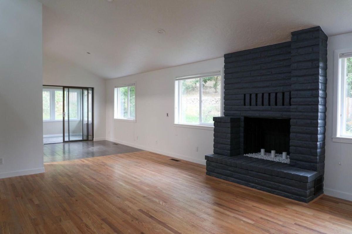632 Logan St - Photo 5 of 16