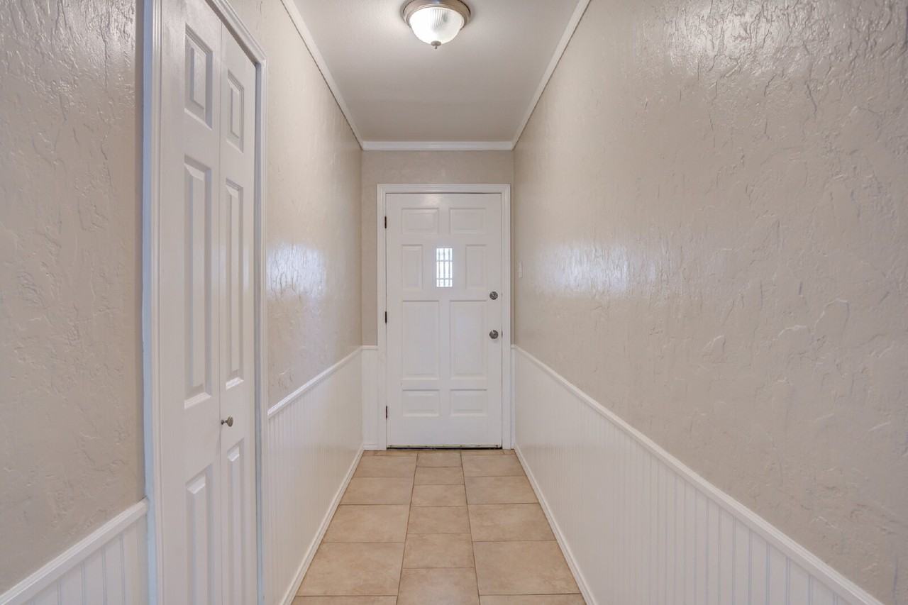 2621 76th St - Photo 3 of 31