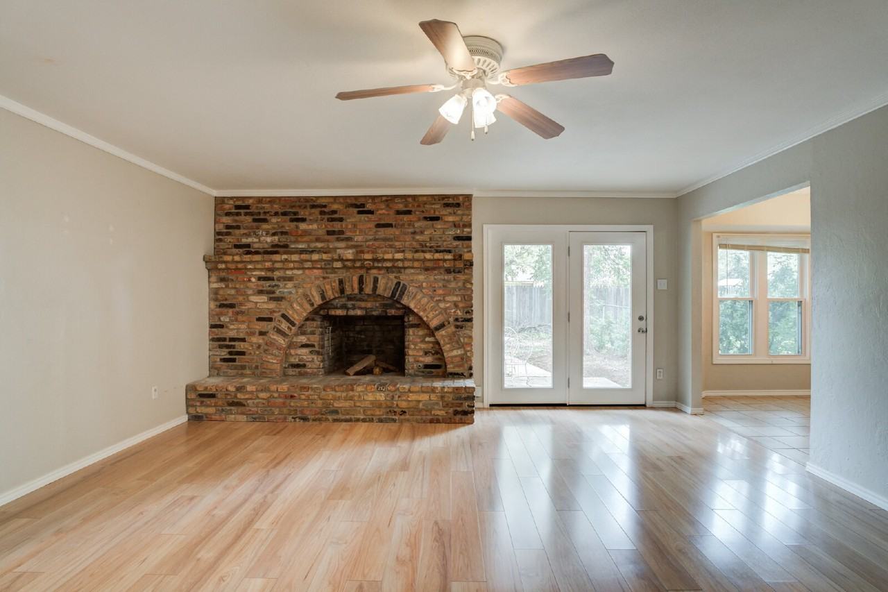 2621 76th St - Photo 5 of 31