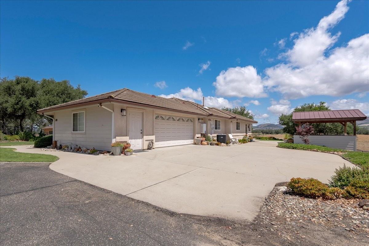 688 Willow Rd - Photo 4 of 47