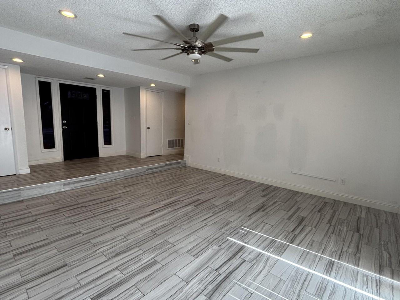 2405 Dels Ln - Photo 5 of 24