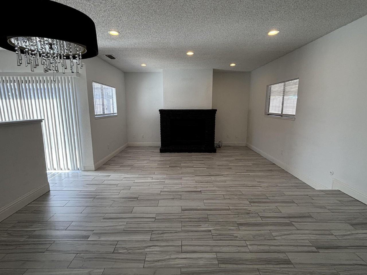 2405 Dels Ln - Photo 7 of 24