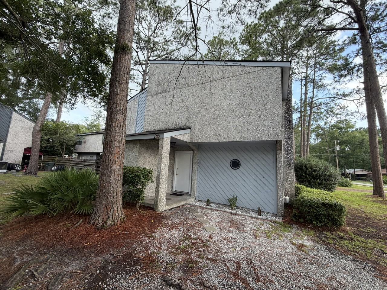 801 Kelly Dr