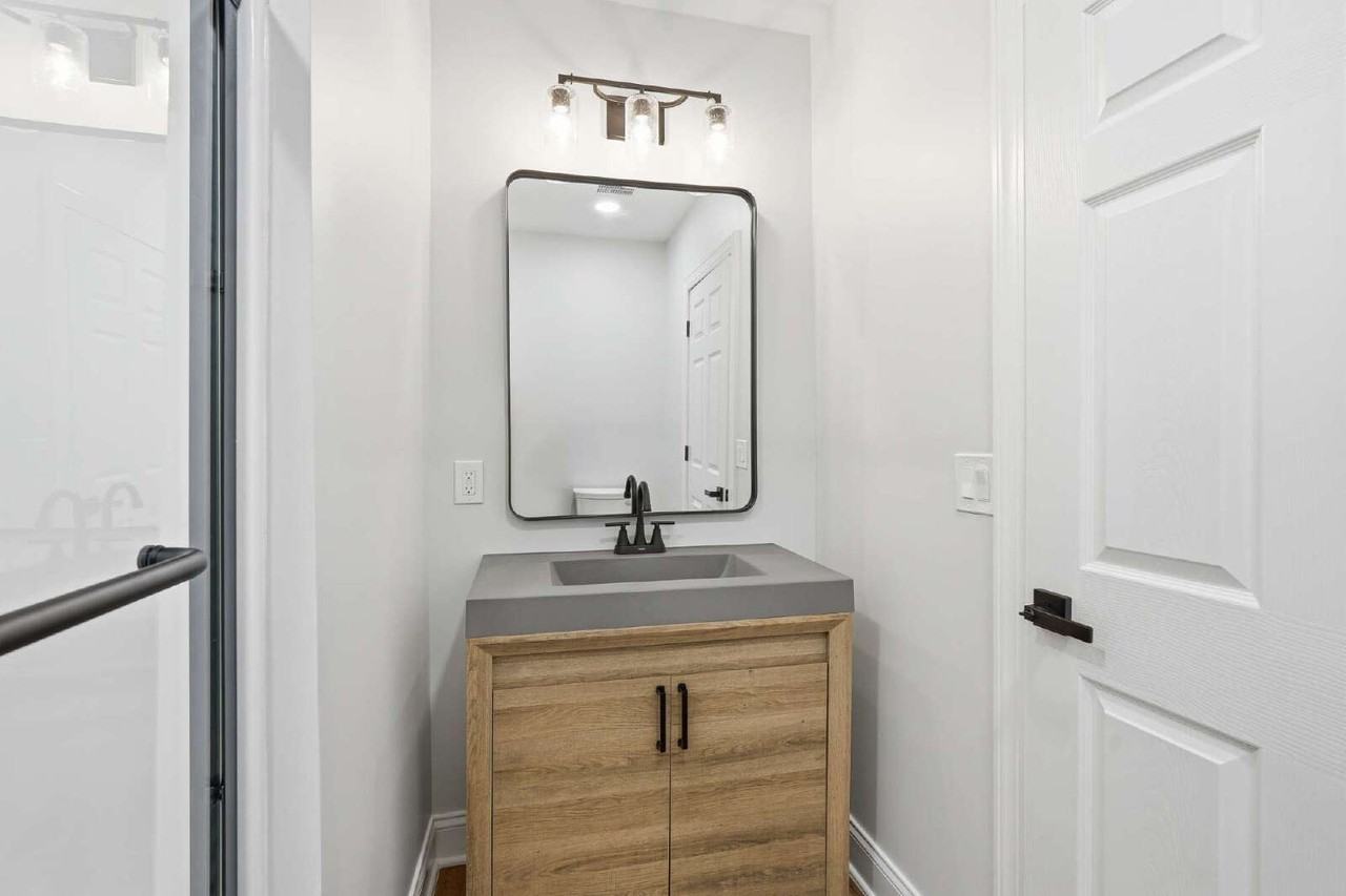 115 Remsen Ave - Photo 5 of 9