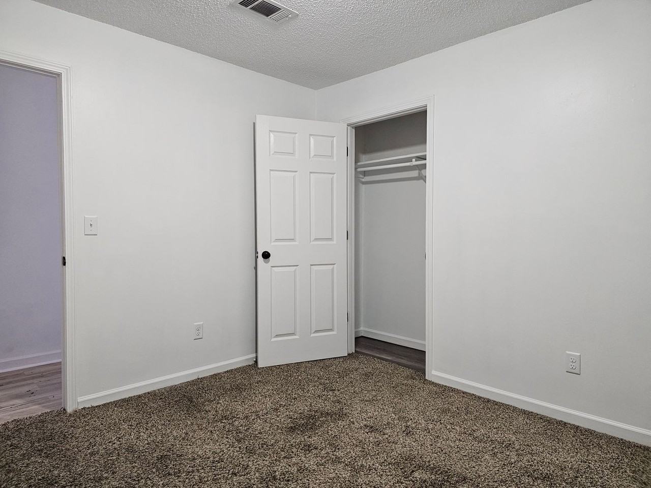 1544 Diuguid Dr Apt I - Photo 2 of 26