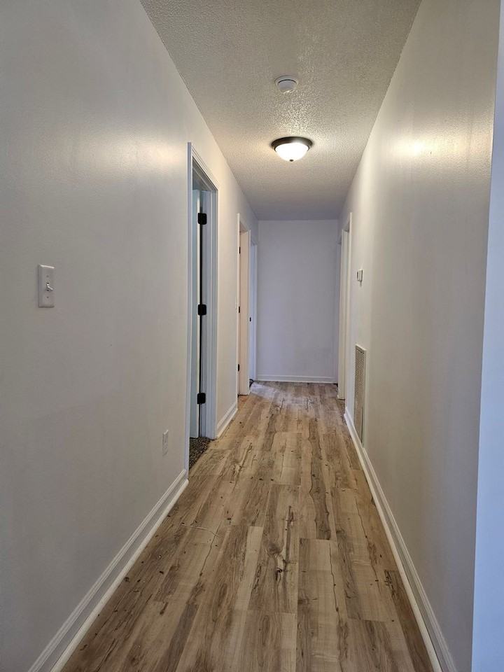 1544 Diuguid Dr Apt I - Photo 5 of 26
