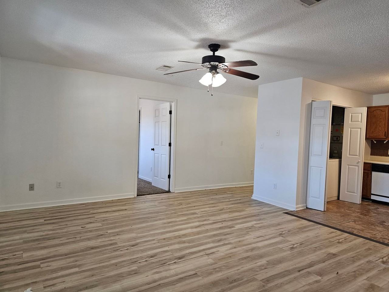 1544 Diuguid Dr Apt I - Photo 6 of 26