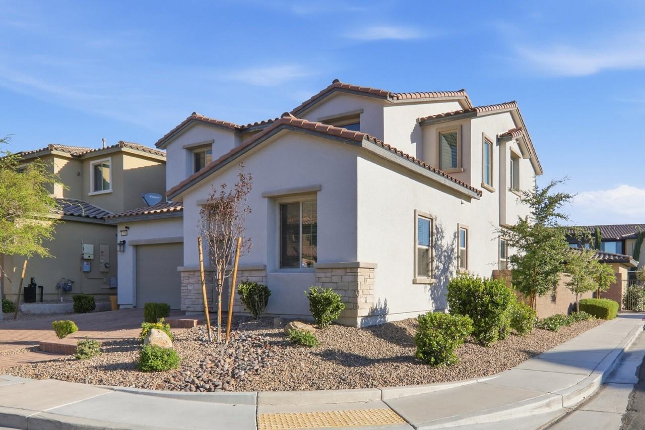 3158 Molinos Dr - Photo 3 of 50