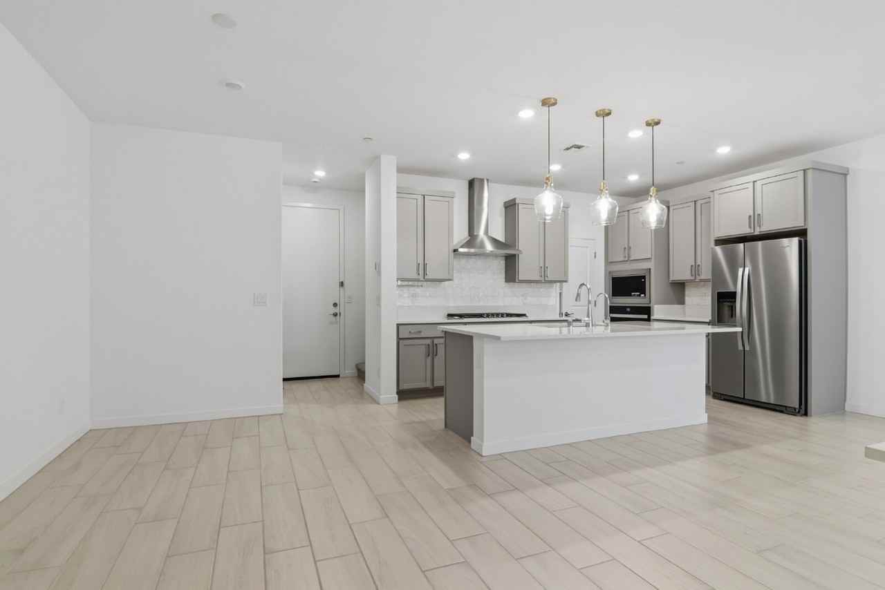 11403 Ethereal Landing Ave - Photo 2 of 47