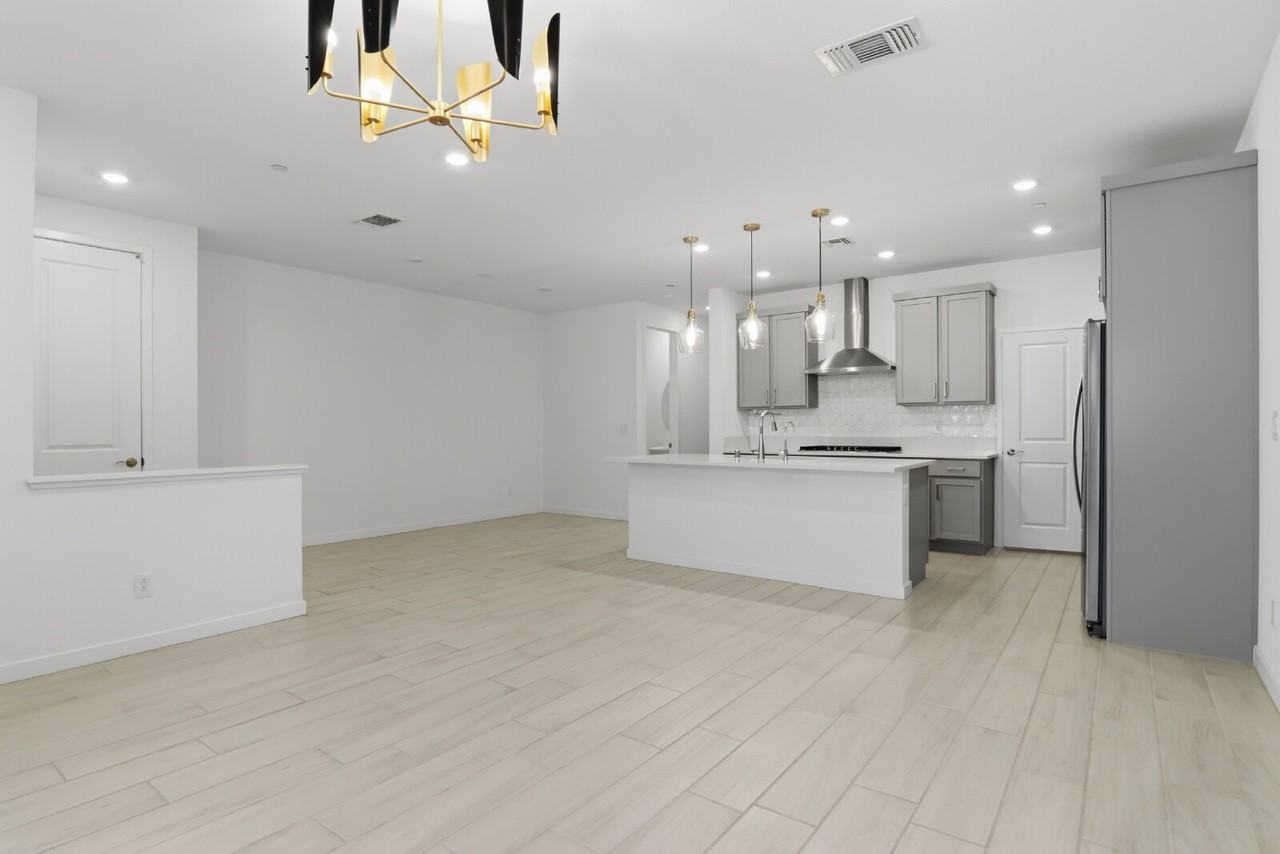 11403 Ethereal Landing Ave - Photo 3 of 47
