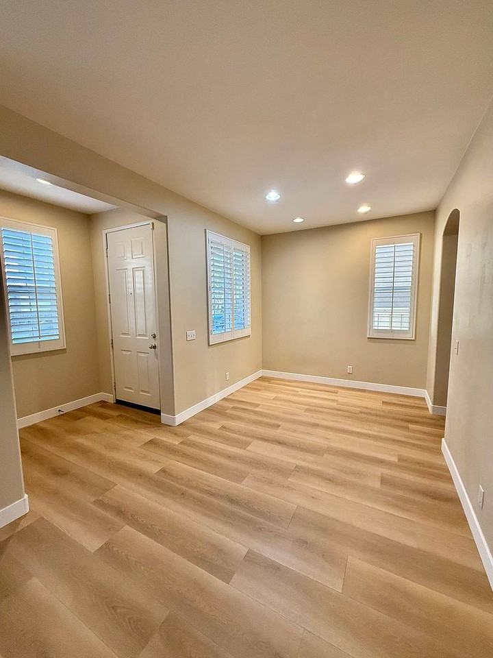 141 Hyde Park - Photo 2 of 10