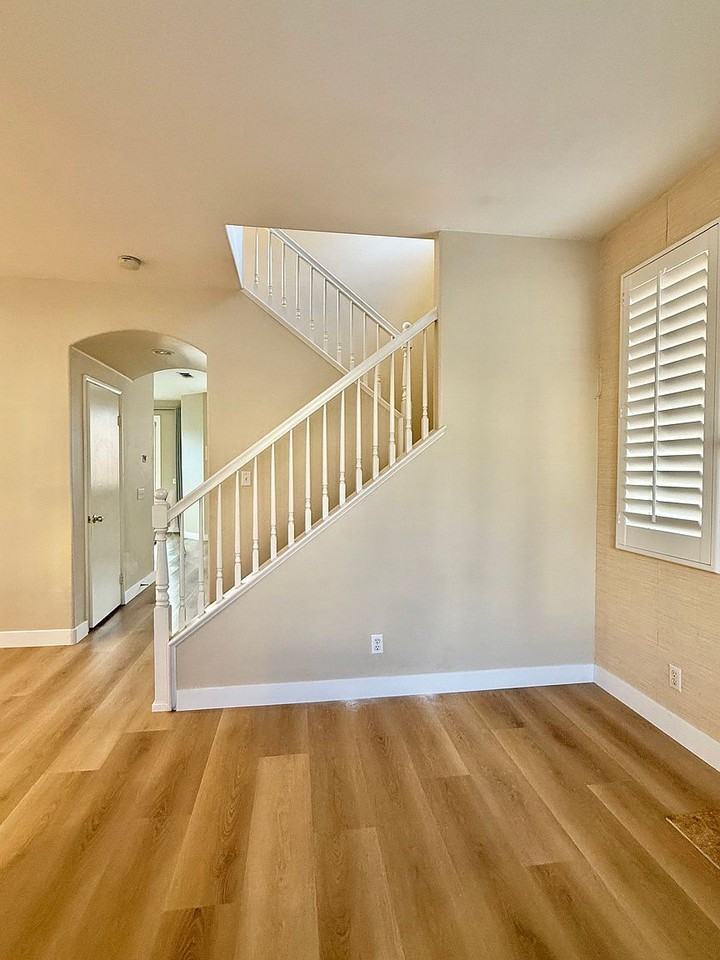 141 Hyde Park - Photo 4 of 10