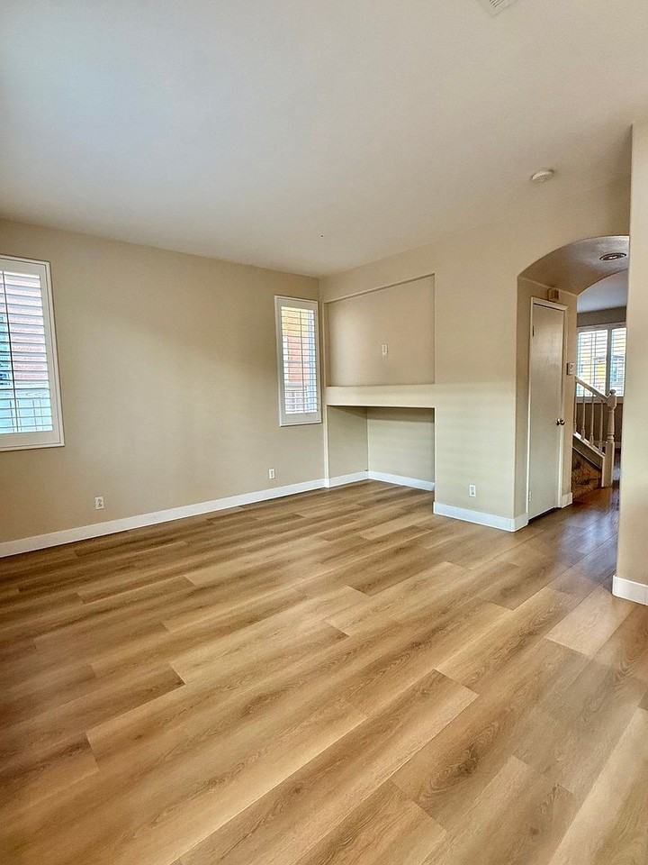 141 Hyde Park - Photo 6 of 10