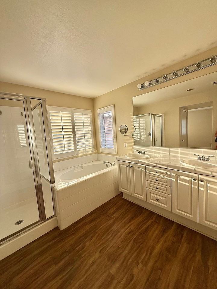 141 Hyde Park - Photo 7 of 10