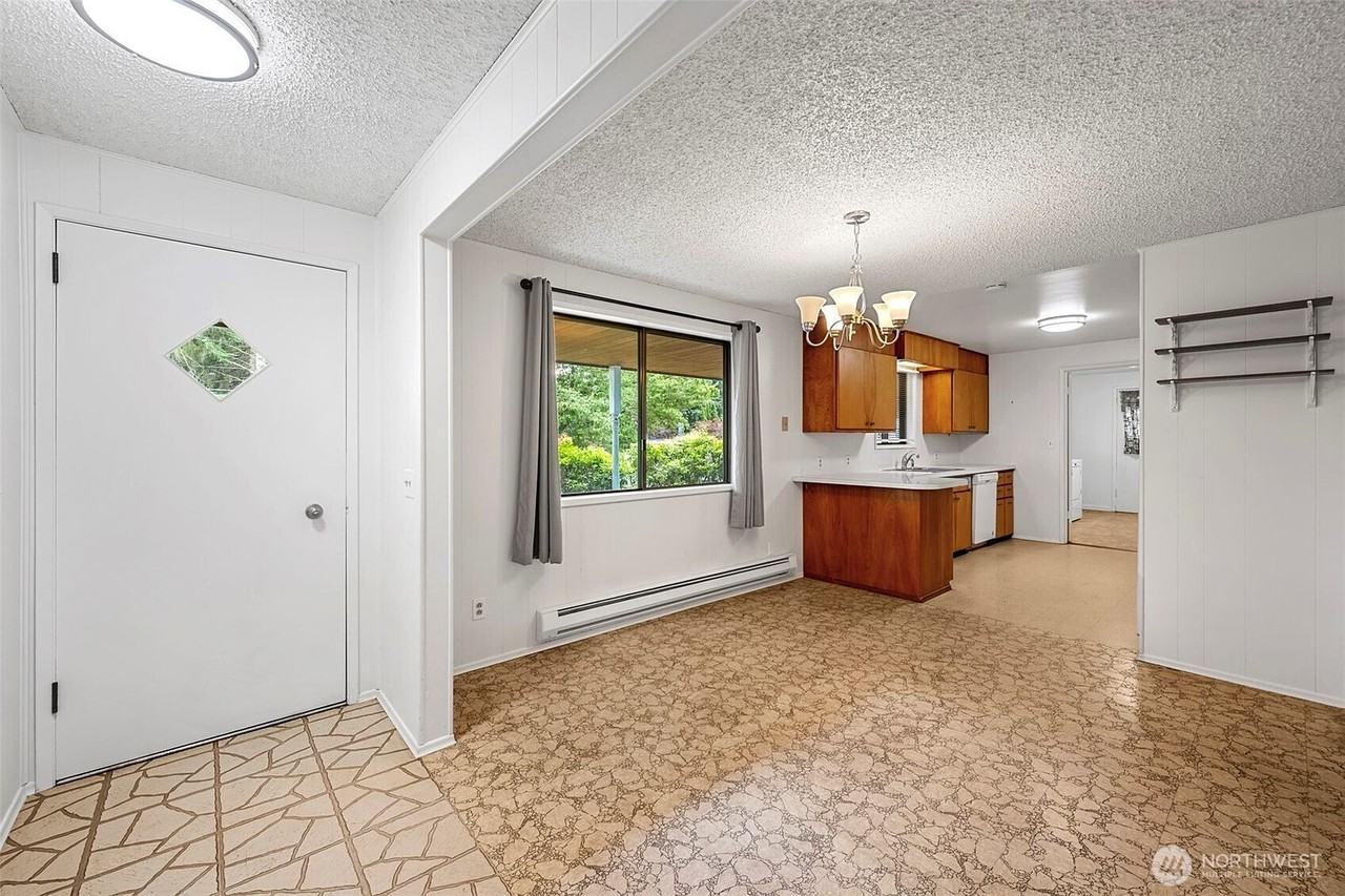 301 108th St Se - Photo 2 of 10