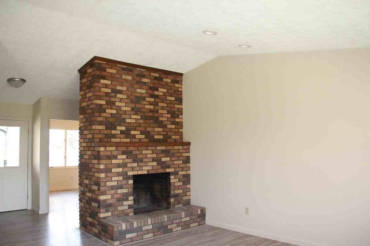 2124 Walter Rd - Photo 3 of 7